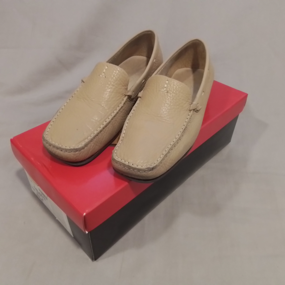 Women's Talbots Leather Flats - Tan - Size 5 1/2 M - "Galaxy 5"